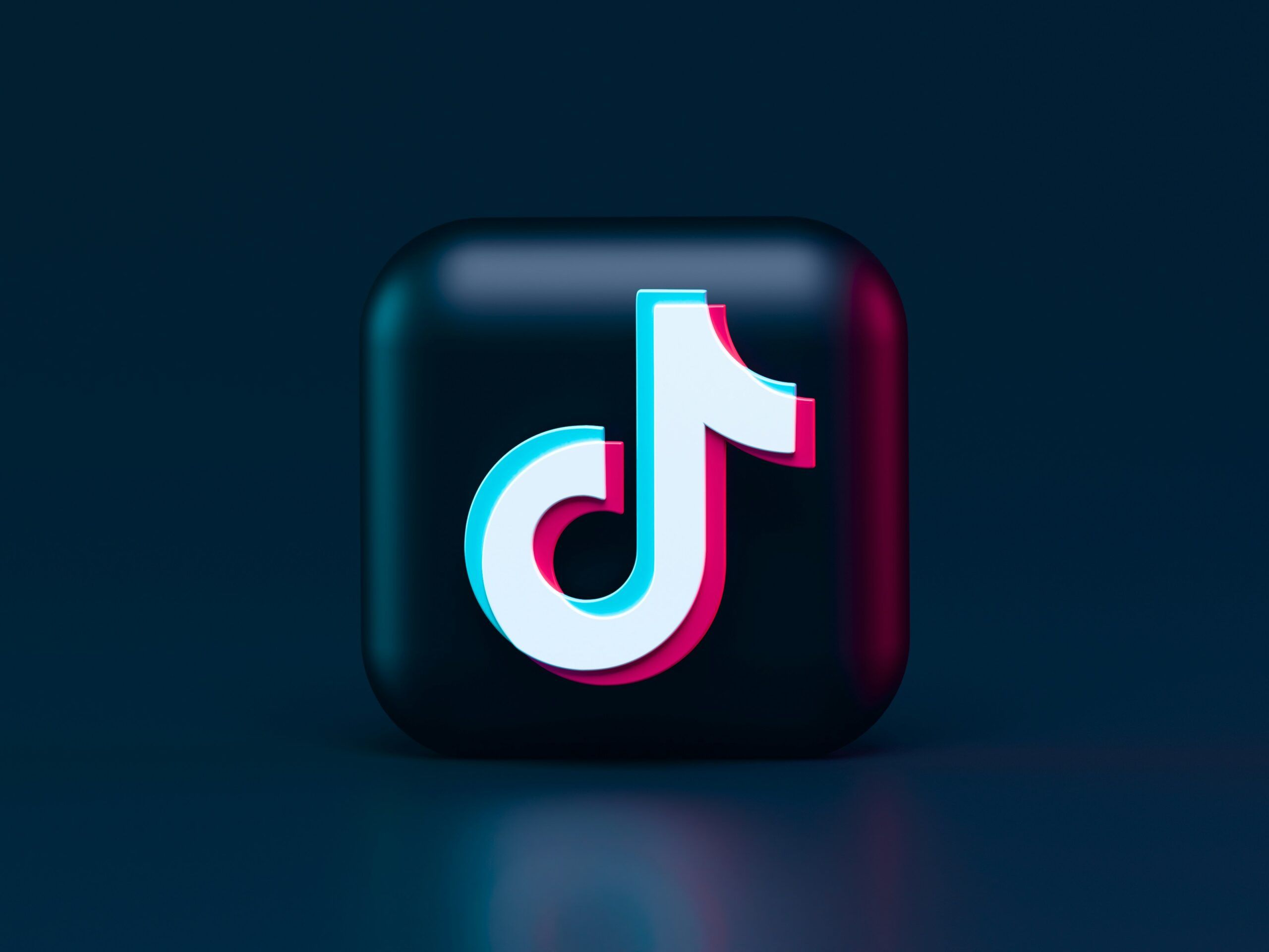Addictive Design Features: Regulatory Scrutiny of Infinite Scroll and Autoplay Mechanisms