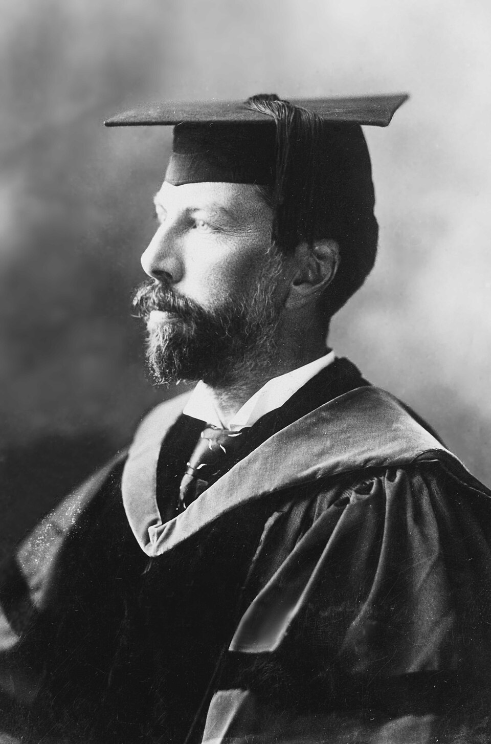 Transition to University Status and Early Endowments from 1887 to 1920